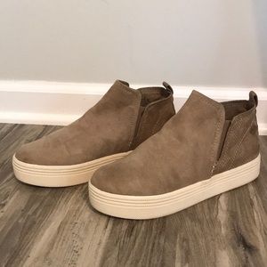Universal Thread Suede Platform Sneakers size 8